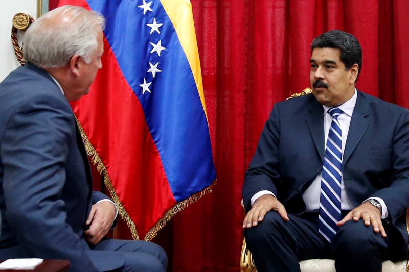Venezuela's President Nicolas Maduro attends a meeting with U.S. diplomat Thomas Shannon at Miraflores Palace in Caracas, Venezuela June 22, 2016. REUTERS/Carlos Garcia Rawlins